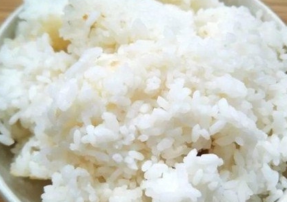 Có nên ăn cơm nguội để qua đêm không?